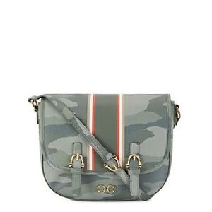 C.Wonder camo crossbody
